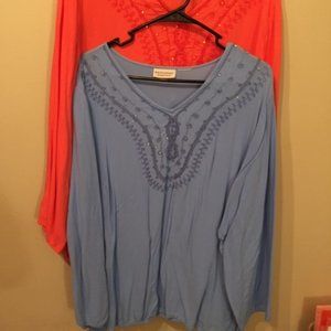 Blouse - long sleeved, V-neck, light weight fabric
